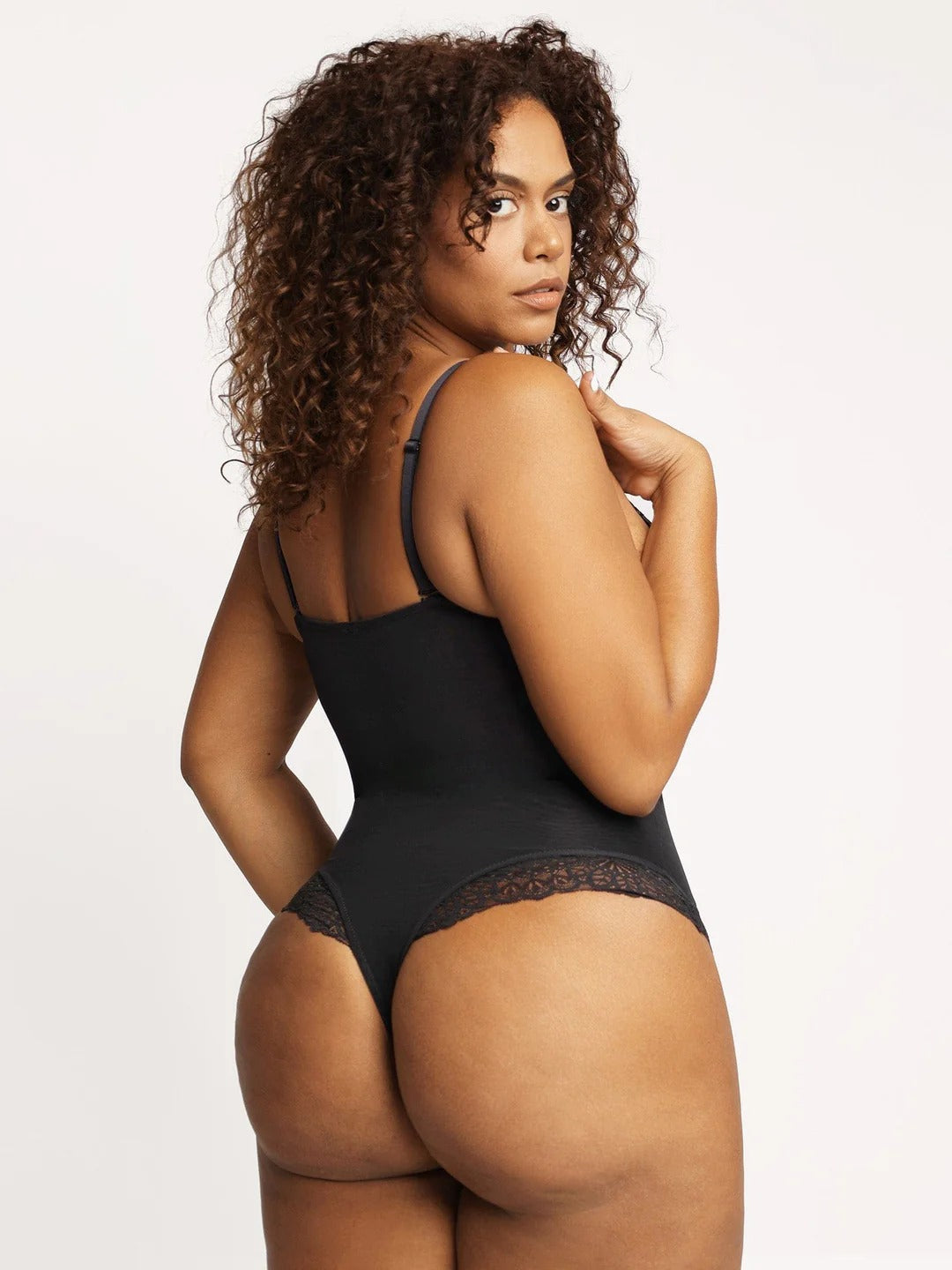 Dantelli Şekillendirici Derin V Yaka Bodysuit
