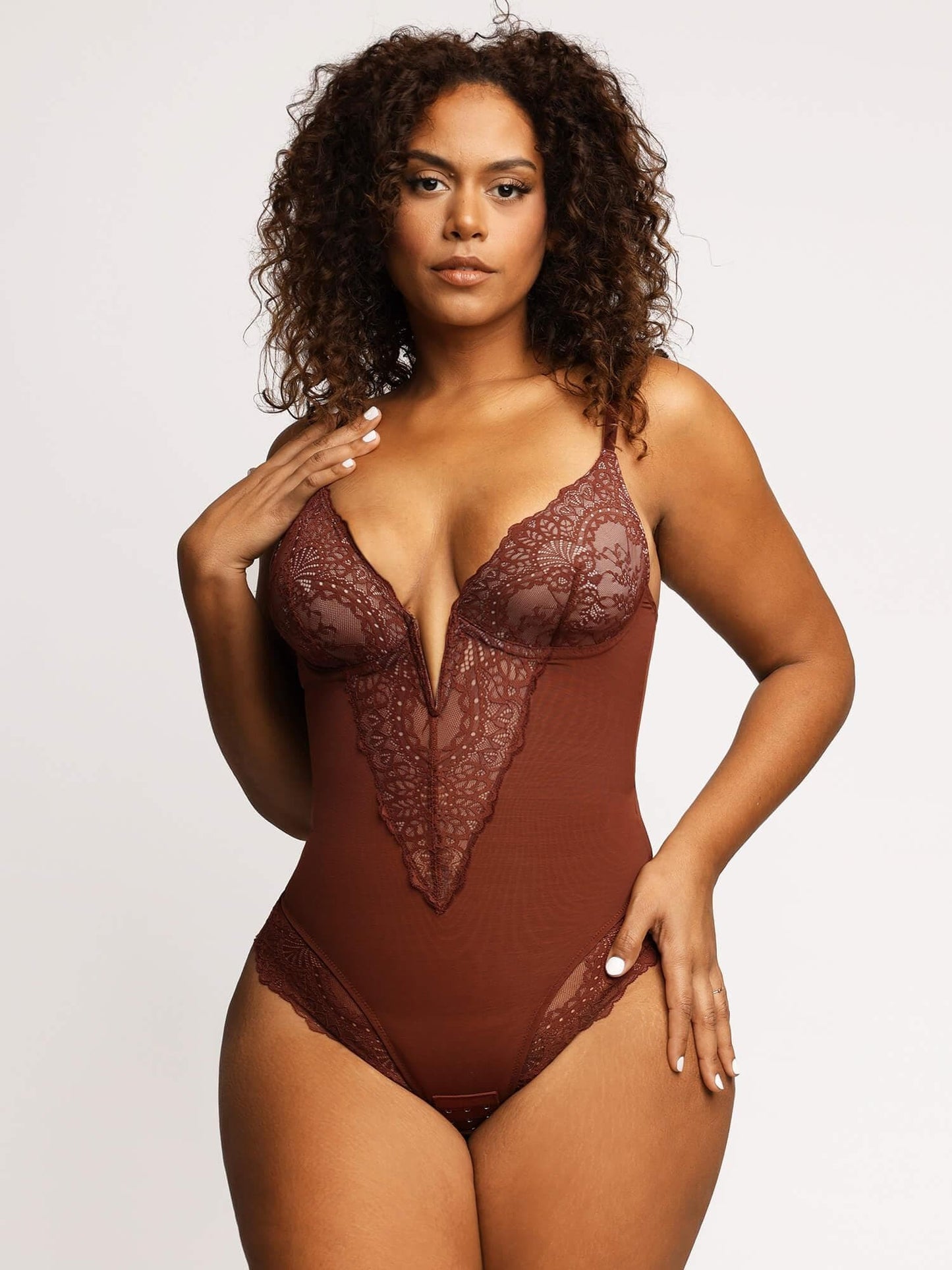 Dantelli Şekillendirici Derin V Yaka Bodysuit